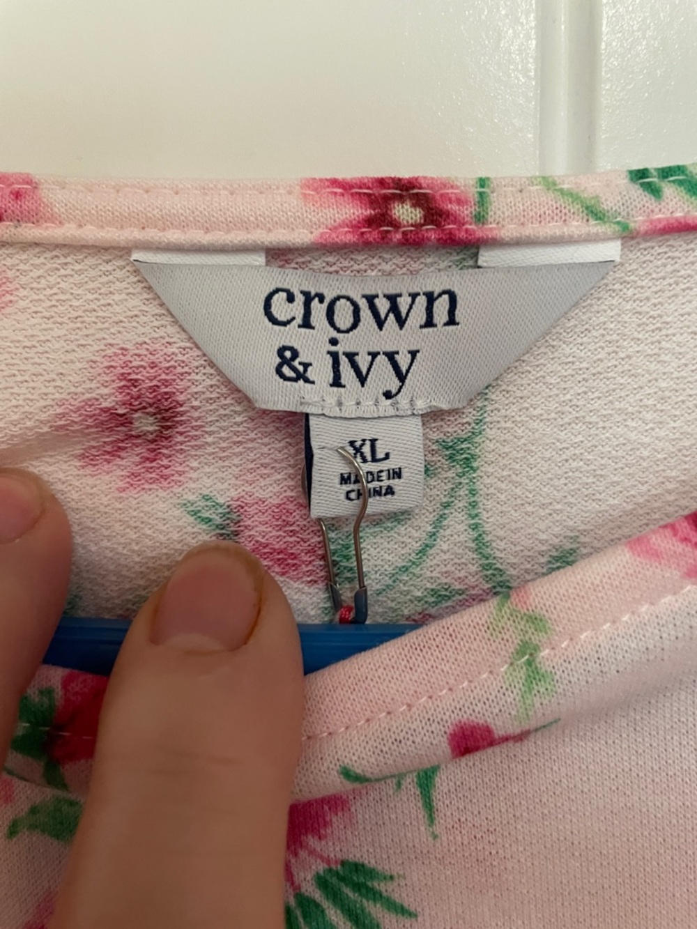 Crown and Ivy NWT pink floral top with ruffle sleeve XL - Picture 3 of 7